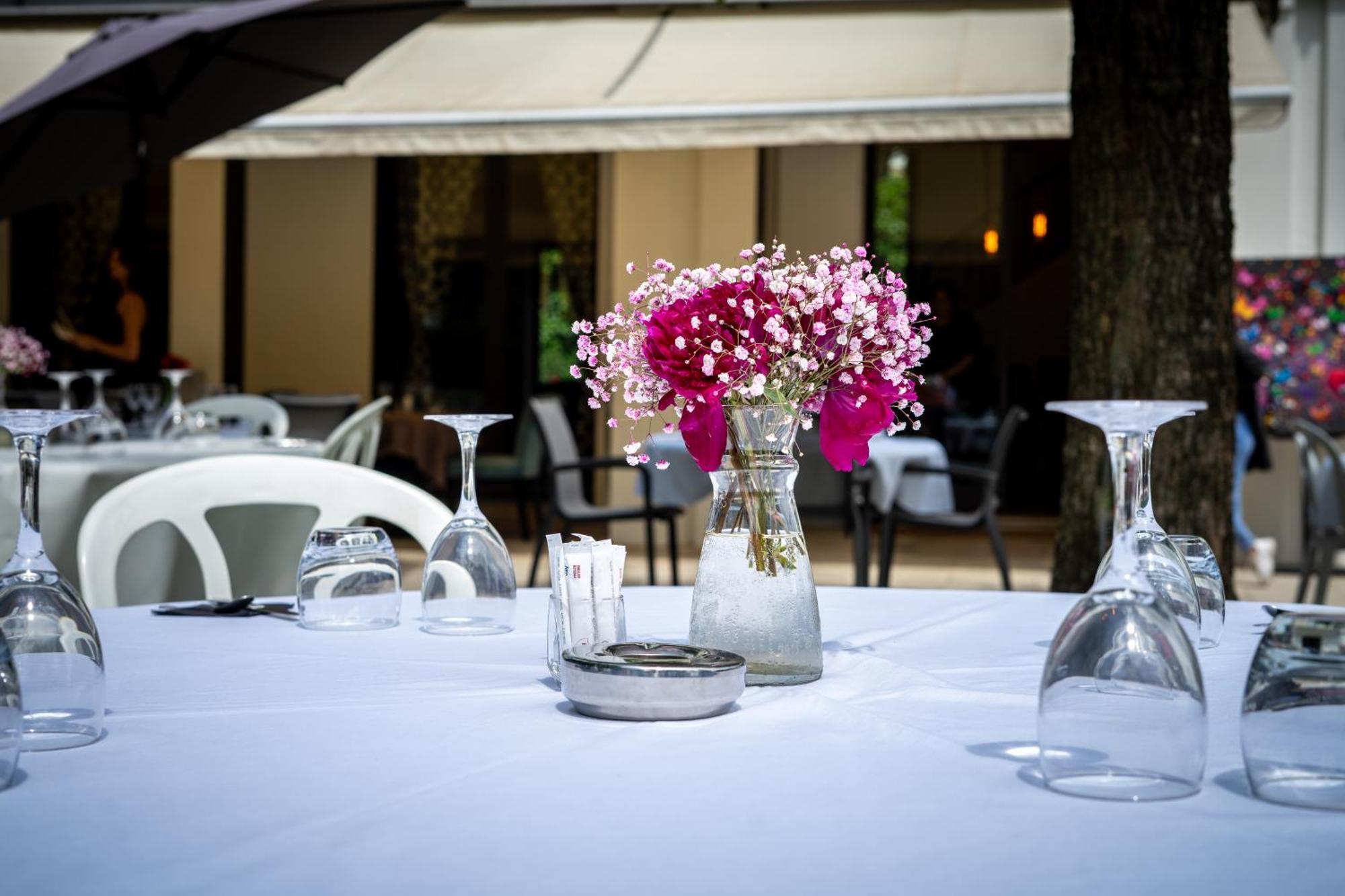 La Redoniere Hotel โรม็อง-ซูร์-อีแซร์ ภายนอก รูปภาพ